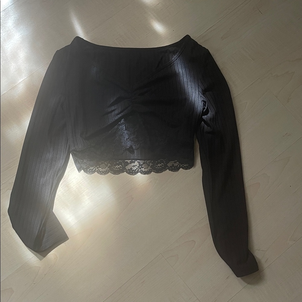 Elegant Black Lace Trim Women's Crop Top